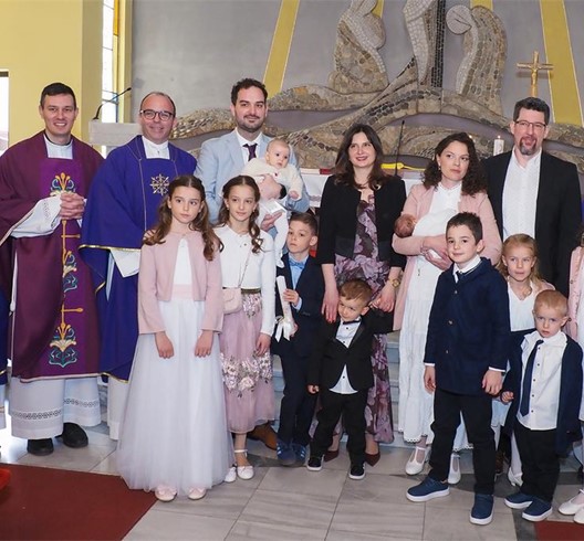 Biskup Šaško krstio Rebeku, peto dijete obitelji Bošnjak i Cvitu, peto dijete obitelji Vučemilo